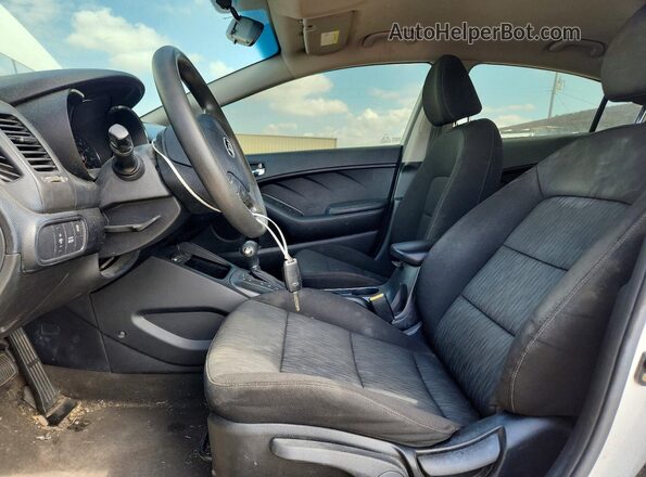 KNAFK4A66G5438871 2016 KIA FORTE White Widok deski rozdzielczej