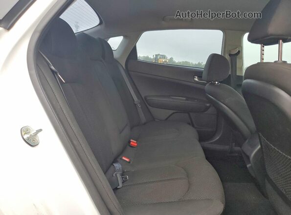 5XXGT4L39LG433709 2020 KIA OPTIMA Белый Вид задней части салона