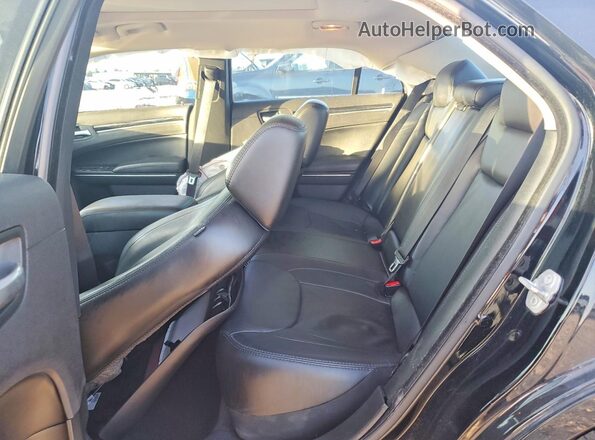 2C3CCAAG1GH135097 2016 CHRYSLER 300 Black Vista de los asientos traseros