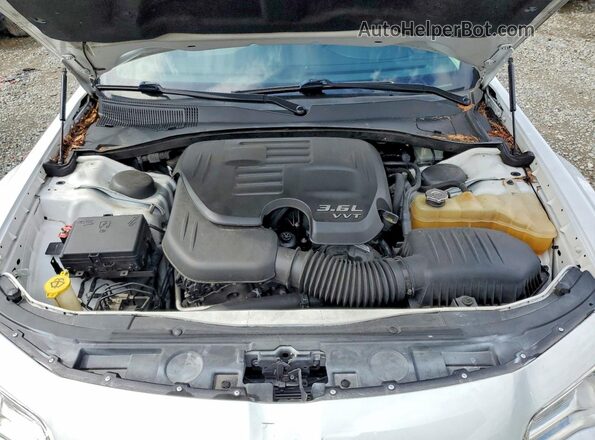 2C3CCAAG1GH219517 2016 CHRYSLER 300 White Սալոնի հետևի տեսք