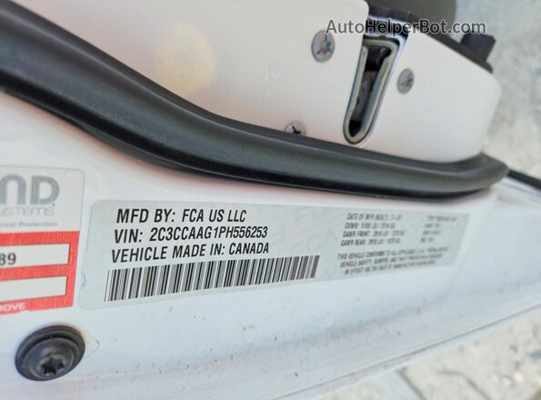 2C3CCAAG1PH556253 2023 CHRYSLER 300 White Widok komory silnika