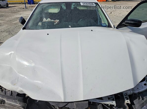 2C3CCAAG1PH556253 2023 CHRYSLER 300 White Widok wnętrza z tyłu
