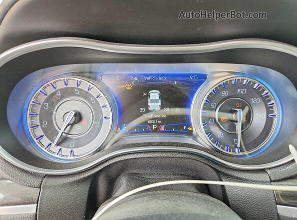 2C3CCAAG2LH147575 2020 CHRYSLER 300 Maroon Vista del cuadro de instrumentos
