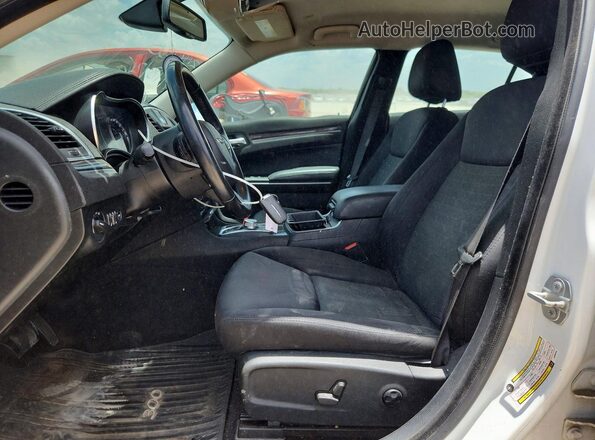 2C3CCAAG6JH308250 2018 CHRYSLER 300 White Vista interior delantera
