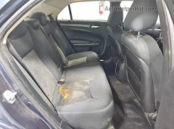 2C3CCAAG7JH331780 2018 CHRYSLER 300 Gray Vista de los asientos traseros
