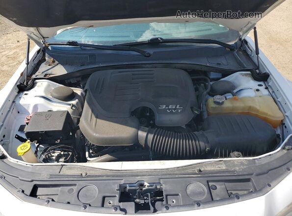 2C3CCAAG8KH626064 2019 CHRYSLER 300 White Widok wnętrza z tyłu