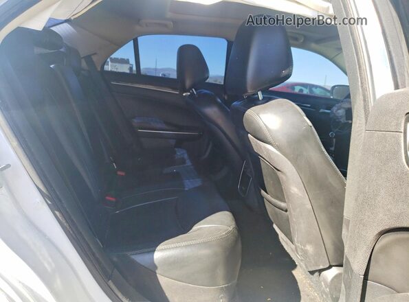 2C3CCAAGXGH211870 2016 CHRYSLER 300 White Հետևի նստատեղերի տեսք