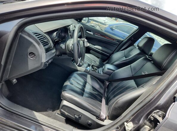 2C3CCABG6PH613772 2023 CHRYSLER 300 Charcoal Вид салону спереду