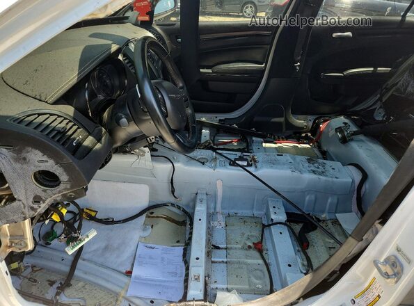 2C3CCABG8GH229850 2016 CHRYSLER 300 White Widok wnętrza z przodu