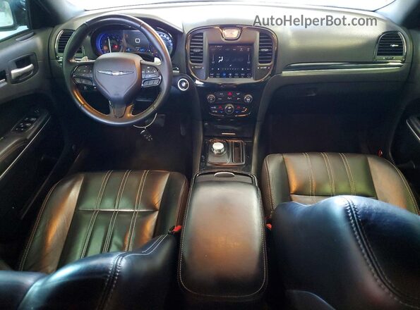 2C3CCABG9JH240038 2018 CHRYSLER 300 Белый Вид панели приборов