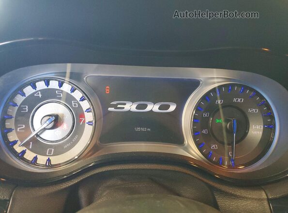 2C3CCABG9JH240038 2018 CHRYSLER 300 Белый Вид щитка приборов
