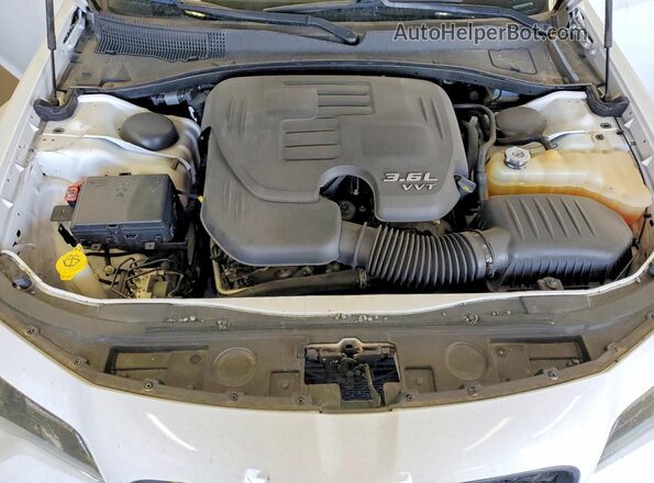 2C3CCABG9JH240038 2018 CHRYSLER 300 Белый Вид задней части салона
