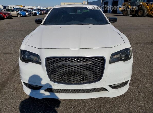 2C3CCABG9JH240038 2018 CHRYSLER 300 Белый Вид спереди