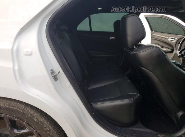 2C3CCABT5KH565039 2019 CHRYSLER 300 White Rear seats view