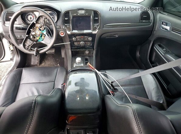 2C3CCABT5KH565039 2019 CHRYSLER 300 White Dashboard view