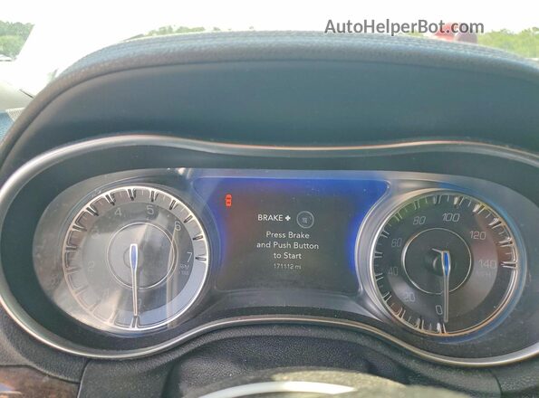 2C3CCAEG2KH659135 2019 CHRYSLER 300 White Вид щитка приладів