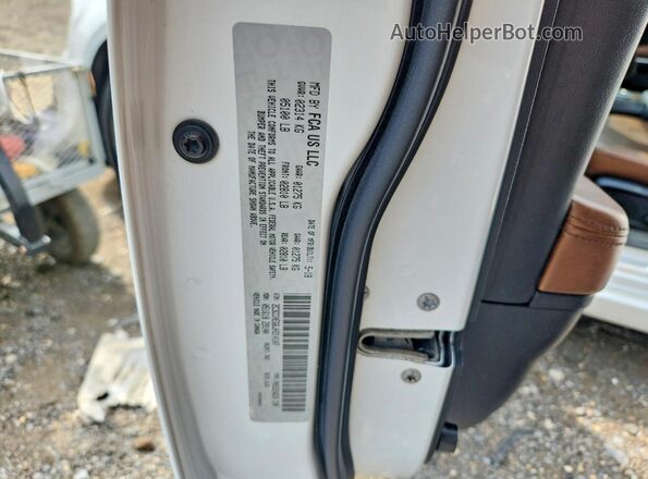 2C3CCAEG6JH314107 2018 CHRYSLER 300 White Vista del compartimento del motor