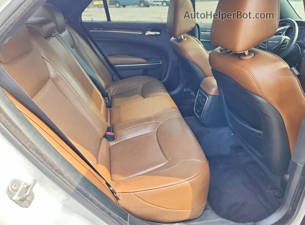 2C3CCAEG6JH314107 2018 CHRYSLER 300 White Vista de los asientos traseros
