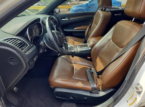2C3CCAEG6JH314107 2018 CHRYSLER 300 White Vista interior delantera