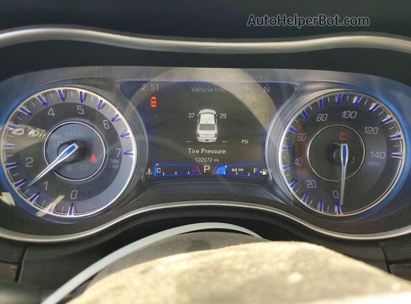 2C3CCAEGXKH568632 2019 CHRYSLER 300 Gray Widok zestawu wskaźników