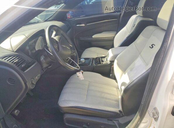 2C3CCAGG0HH582660 2017 CHRYSLER 300 White წინა სალონის ხედი