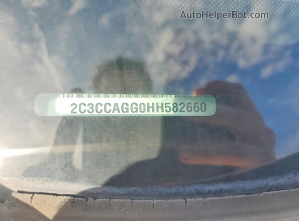 2C3CCAGG0HH582660 2017 CHRYSLER 300 White ძრავის განყოფილების ხედი