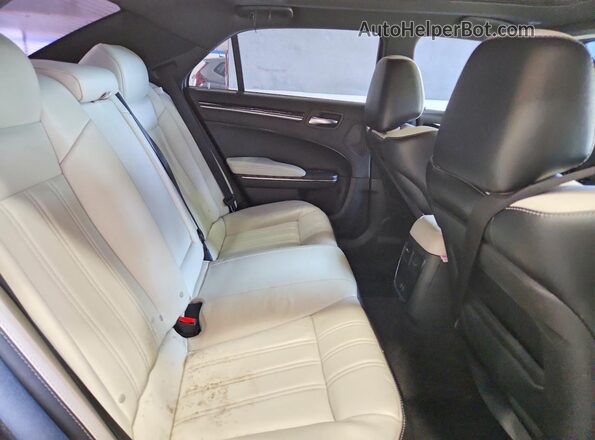 2C3CCAGG0HH582660 2017 CHRYSLER 300 White უკანა სავარძლების ხედი