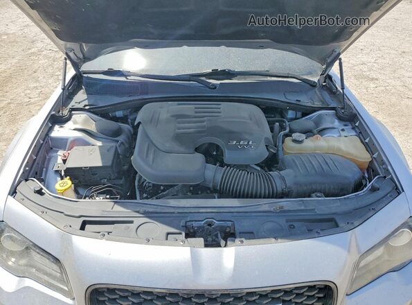 2C3CCAGG1GH283080 2016 CHRYSLER 300 Серебряный Вид задней части салона
