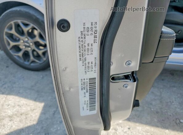 2C3CCAGG1GH283080 2016 CHRYSLER 300 Серебряный Вид подкапотного пространства