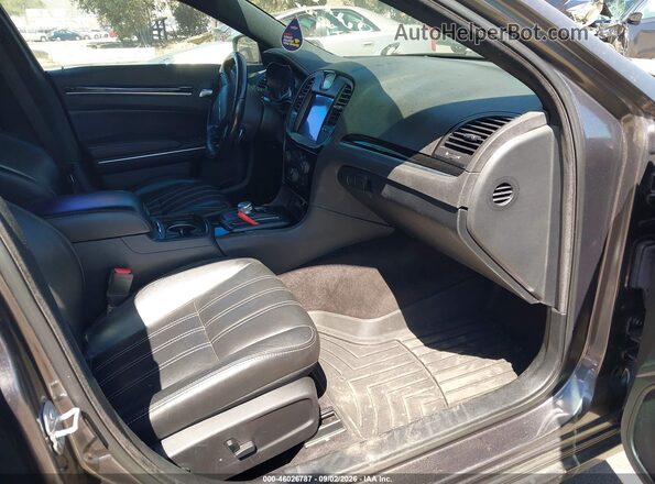 2C3CCAGG9JH267295 2018 CHRYSLER 300 Серый Вид салона спереди