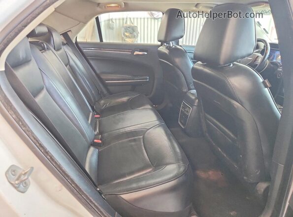 2C3CCAKG4GH128692 2016 CHRYSLER 300 Белый Вид задних сидений