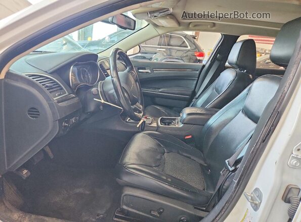 2C3CCAKG4GH128692 2016 CHRYSLER 300 Белый Вид салона спереди