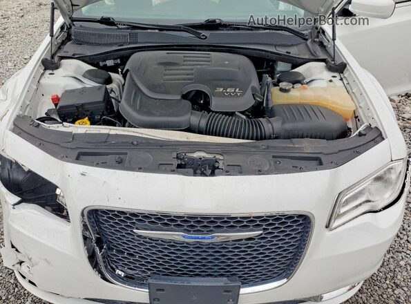 2C3CCARGXJH191891 2018 CHRYSLER 300 Белый Вид задней части салона