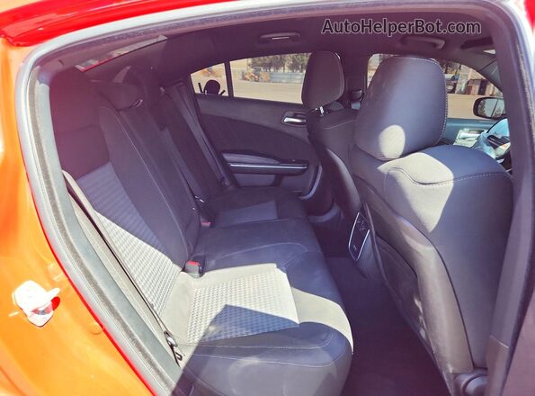 2C3CDXCT5PH523122 2023 DODGE CHARGER Red Widok tylnych siedzeń