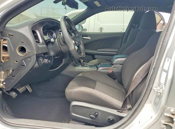 2C3CDXGJ4KH661607 2019 DODGE CHARGER Серебряный Вид салона спереди