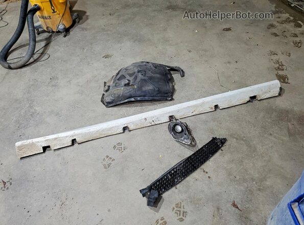 2C3CDXGJ7HH643577 2017 DODGE CHARGER White Engine compartment view