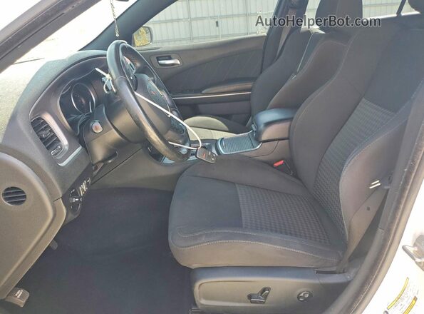 2C3CDXHG4KH608554 2019 DODGE CHARGER Белый Вид салона спереди