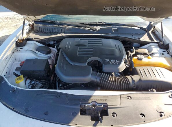 2C3CDXJG1KH523763 2019 DODGE CHARGER White Вид задньої частини салону