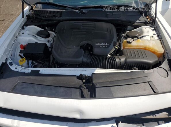 2C3CDZAG4KH746729 2019 DODGE CHALLENGER White უკანა სალონის ხედი