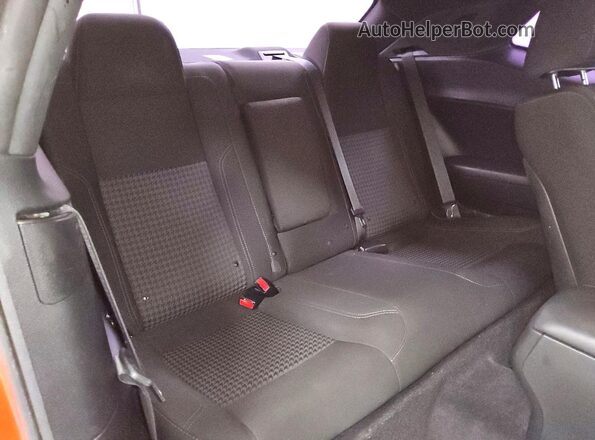 2C3CDZAGXHH516959 2017 DODGE CHALLENGER Red Vista de los asientos traseros
