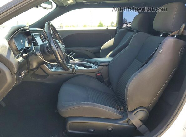 2C3CDZBT0KH654707 2019 DODGE CHALLENGER Белый Вид салона спереди