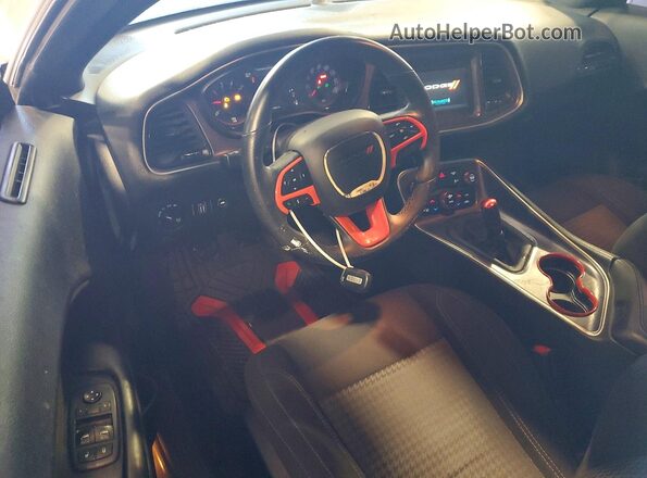 2C3CDZBT6JH208544 2018 DODGE CHALLENGER Серый Вид панели приборов