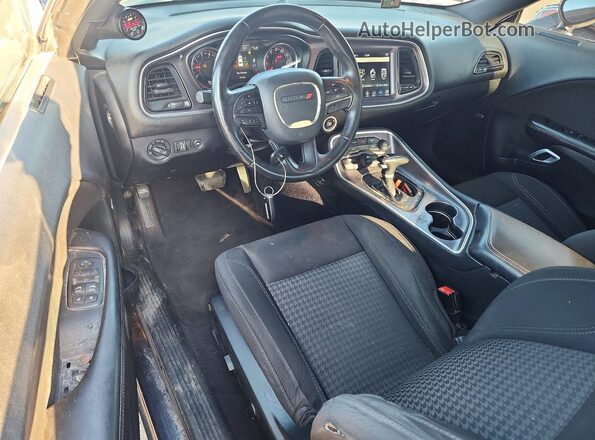 2C3CDZBT9HH648820 2017 DODGE CHALLENGER Черный Вид панели приборов