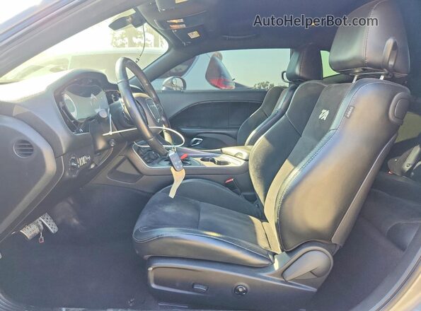 2C3CDZFJ2HH592616 2017 DODGE CHALLENGER Silver Front interior view