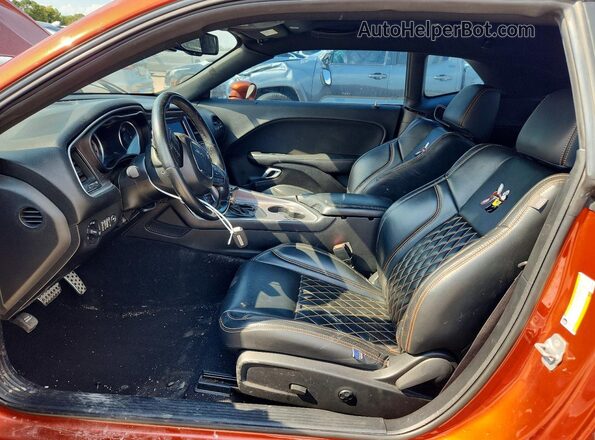 2C3CDZFJXMH623542 2021 DODGE CHALLENGER Orange Вид салону спереду