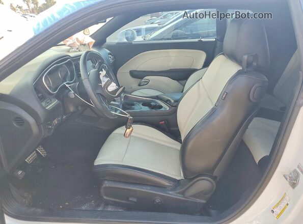 2C3CDZGG9JH255725 2018 DODGE CHALLENGER White Front interior view