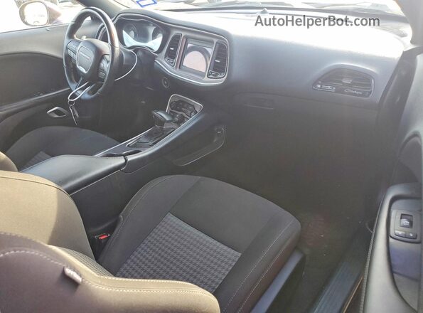 2C3CDZJG2MH610117 2021 DODGE CHALLENGER Purple Vista de los asientos traseros