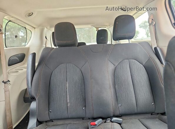2C4RC1AG5JR247974 2018 CHRYSLER PACIFICA Белый Вид задних сидений