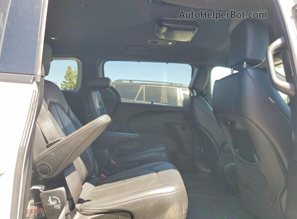 2C4RC1BG0JR228392 2018 CHRYSLER PACIFICA White Widok wnętrza z tyłu