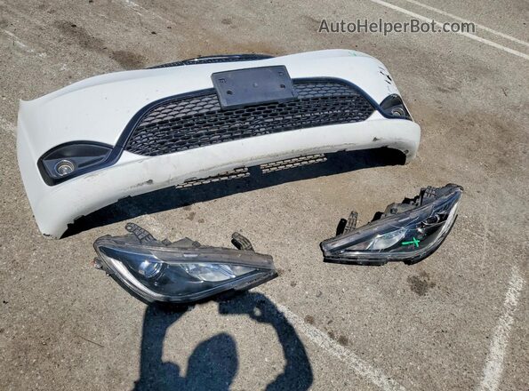 2C4RC1BG0JR228392 2018 CHRYSLER PACIFICA White Widok naklejki z numerem VIN